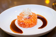 Salat cá hồi sốt tartar